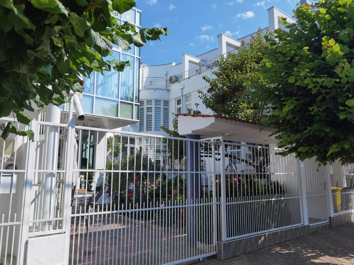 Fitness House With Garden Hotell Constanţa Exteriör bild